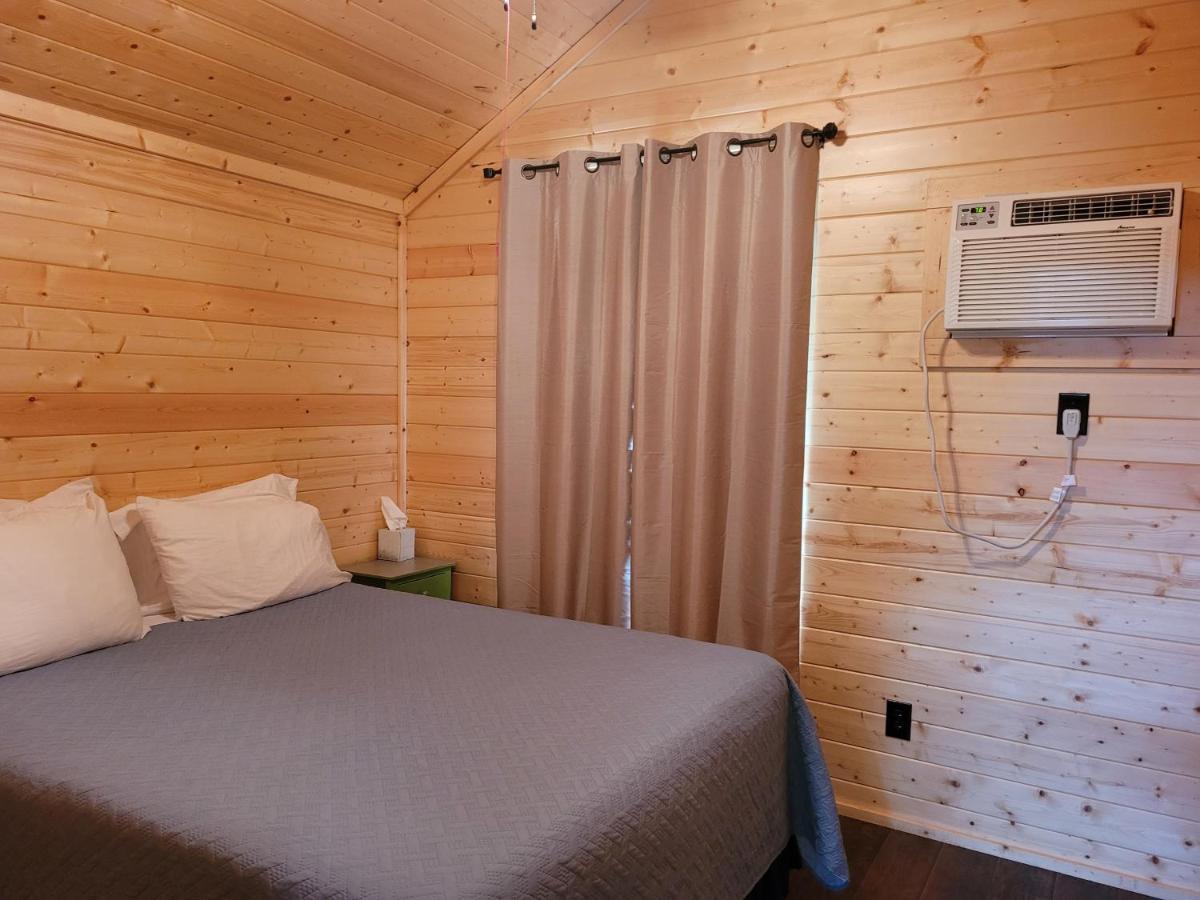 Al'S Hideaway Cabin And Rv Space, Llc Hotel Pipe Creek Екстериор снимка